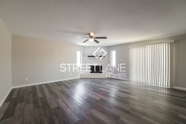 Foto del edificio - REDUCED! - Now offering half off first ful...