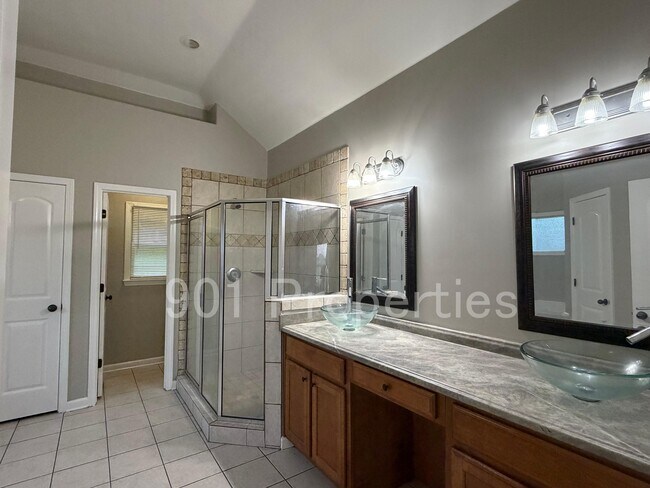 Building Photo - 3777 Pavilion Cir
