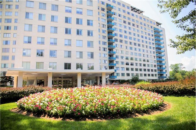 Foto del edificio - 10500 Rockville Pike