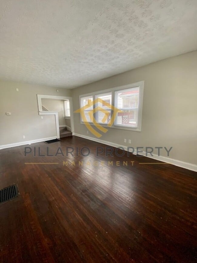 Building Photo - So-Bro, 3 Bedroom/1 Bathroom Beauty Availa...