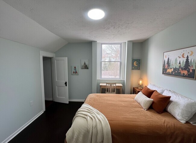 Foto del edificio - Comfort Meets Convenience: Beautiful 3-Bedroom Single-Family Home  Family-Friendly