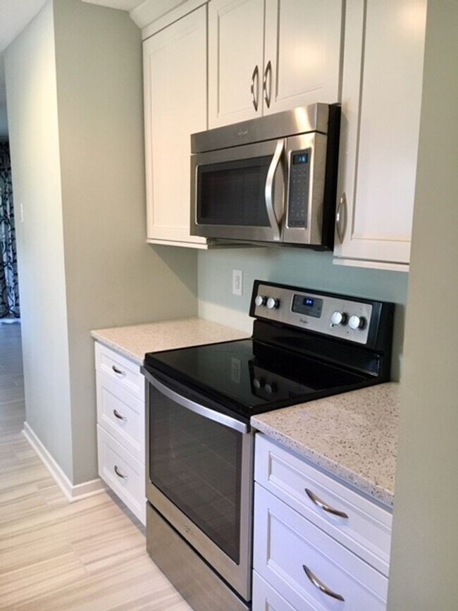 Foto del edificio - 2BD/2.5BA - TOWNHOME IN MT PLEASANT - AVAILABLE 8/1/26