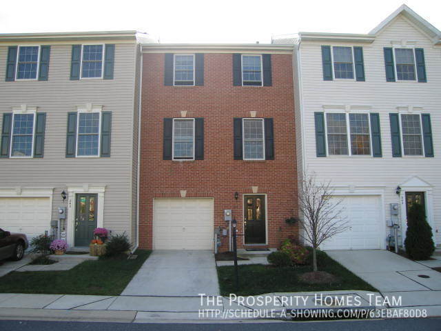Foto principal - Lovely three story town home in River Oaks!