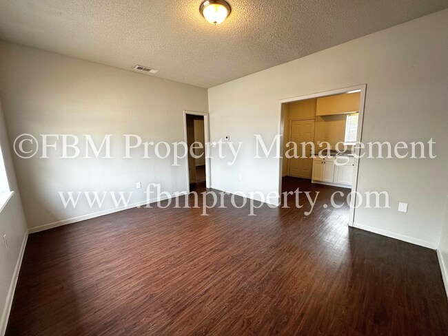 Foto del edificio - Willow Court Apartments, Unit 502 - 2 Bedroom, 1 Bathroom Apartment Home in Mexia, TX!