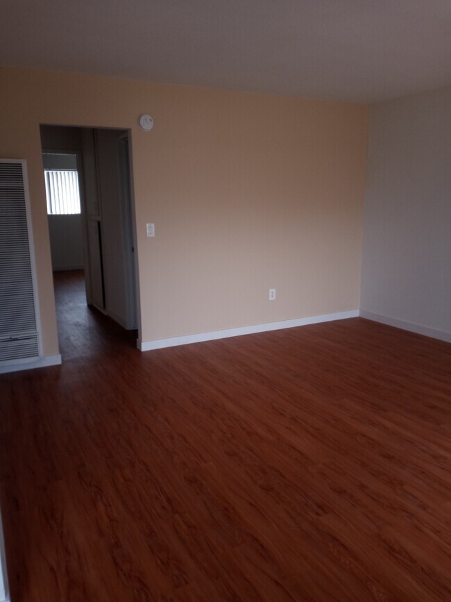 Building Photo - 136 Delano St