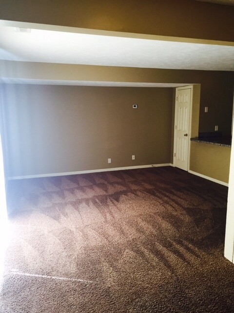 living room - 4320 Edison Cir