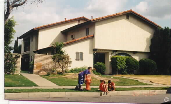 Building Photo - 2075 N Park Ln