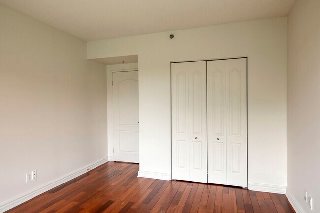 Photo du bâtiment - 2700 Rufus Rockhead