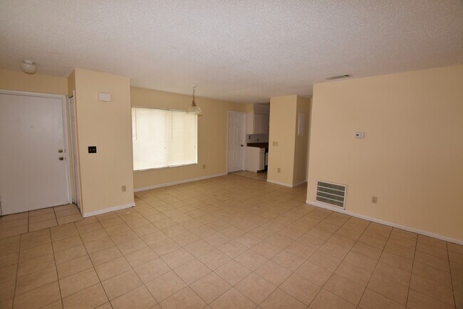 Foto del edificio - 2 bedroom, 2 bath duplex for rent at 4705 ...