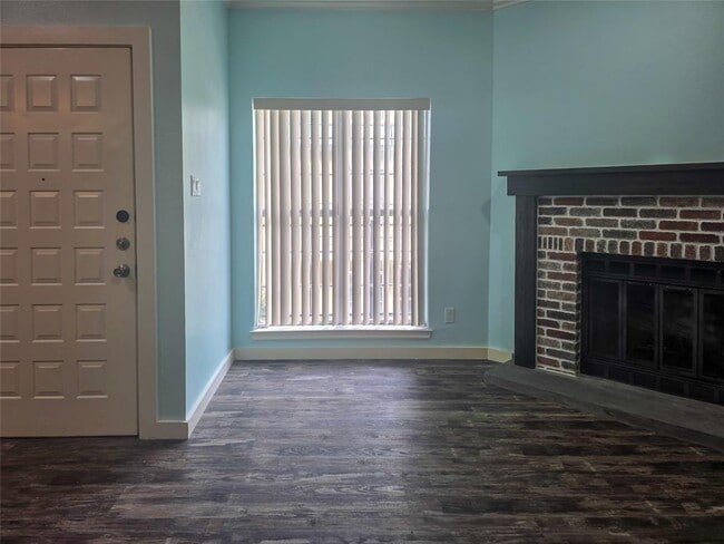 Building Photo - 921 Marine Dr