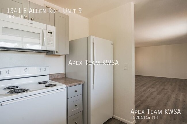 Building Photo - $945-Beautiful 2 bed / 1 bath apartment  C...