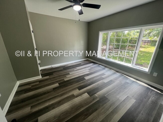 Foto del edificio - 310 W Poplar St