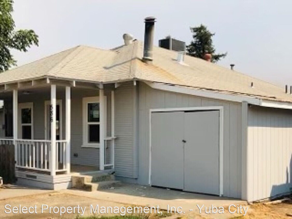 Foto principal - 2 br, 1 bath House - 586 E Gridley Rd.