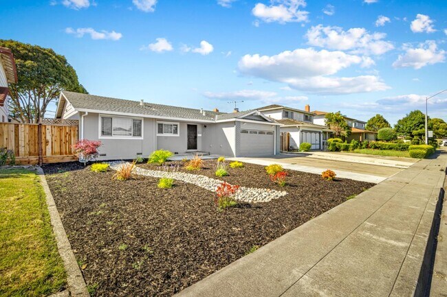 Building Photo - 598 Oakwood Dr