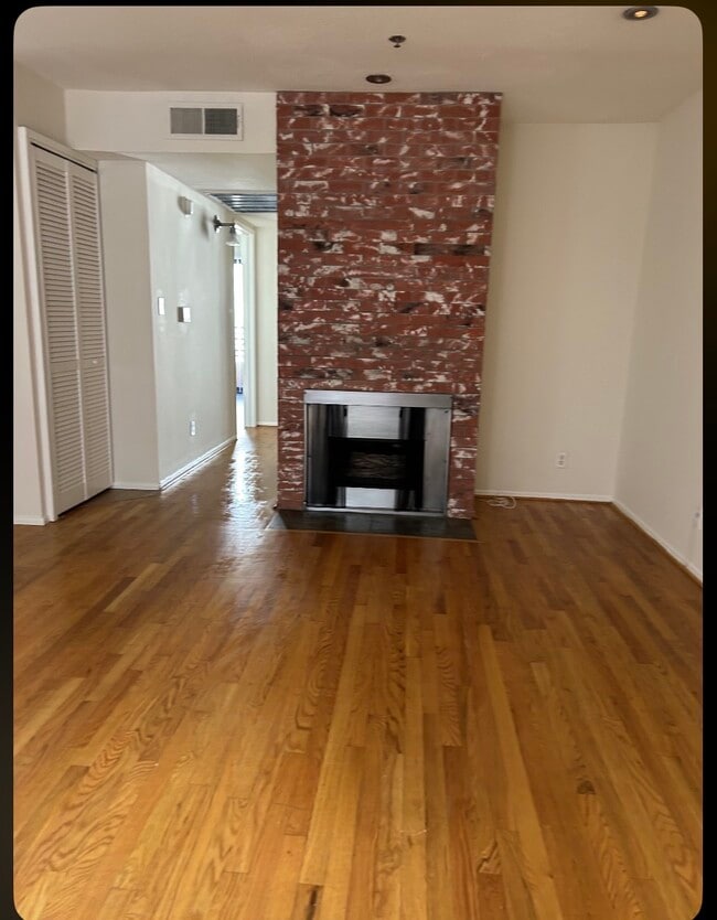 Building Photo - Burton Way Apartments