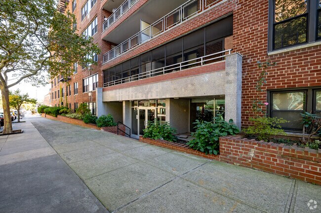 Building Photo - Oakwood North