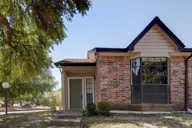 Building Photo - 1601 Faro Dr