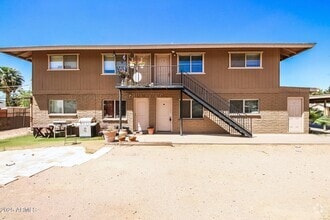 Building Photo - 208 S Doran