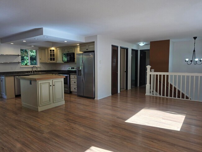 Building Photo - 3 Plus Bedroom Home in Poulsbo's Edgewater...