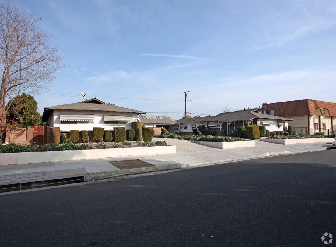 Foto del edificio - 15419-15431 Loukelton St