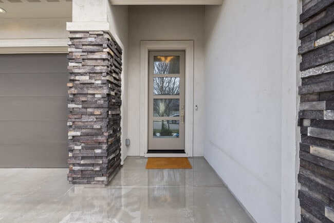 Building Photo - 3340 W Lassen Dr