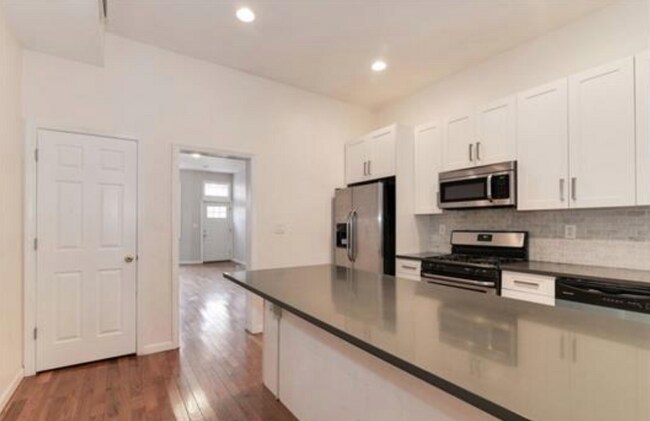Building Photo - 62 Van Reypen St