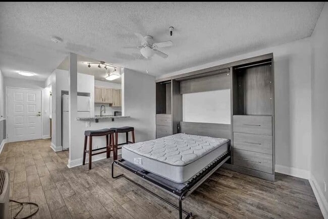 Murphy Bed - Mountain View Apartments