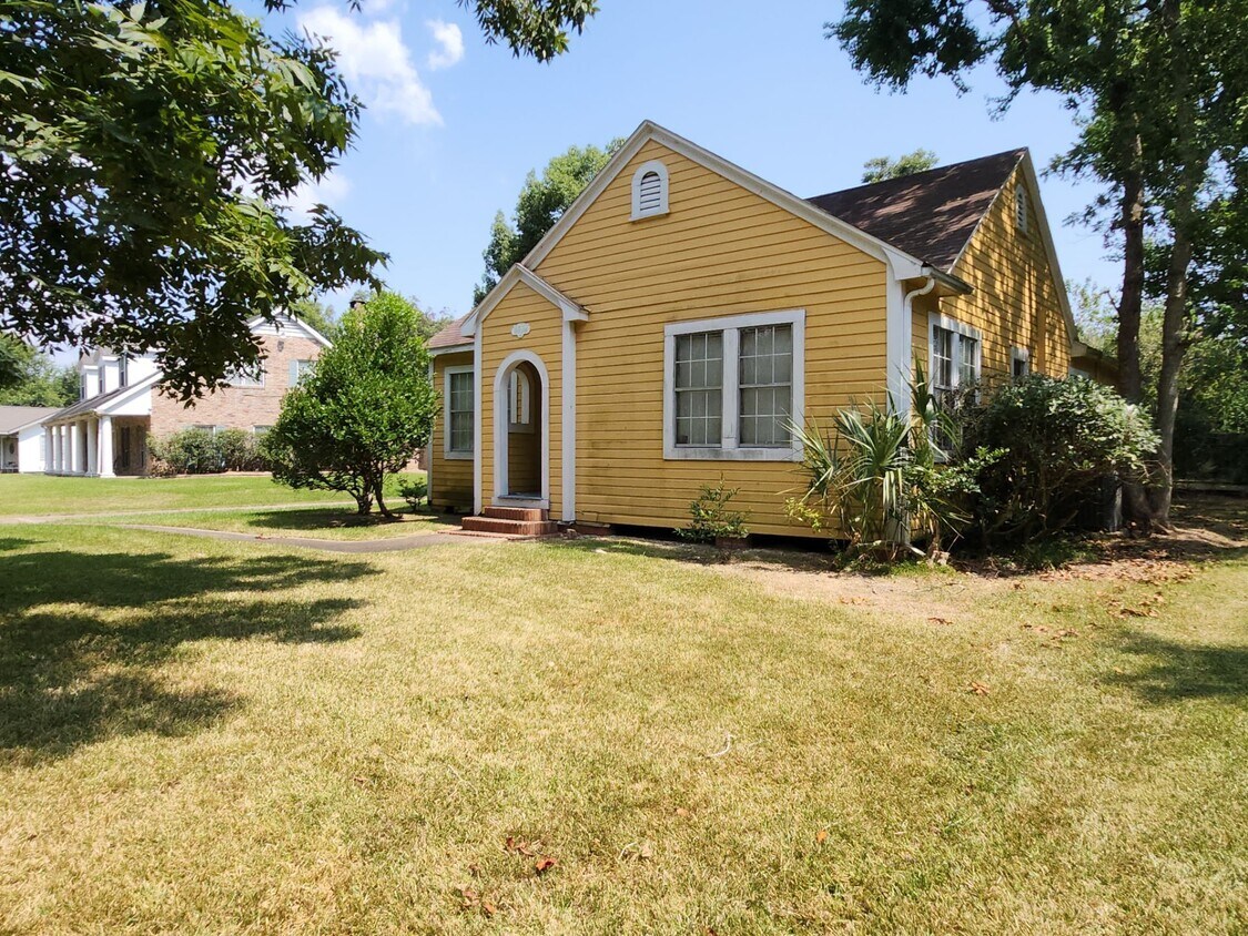 Primary Photo - 4214 Ferndale Dr