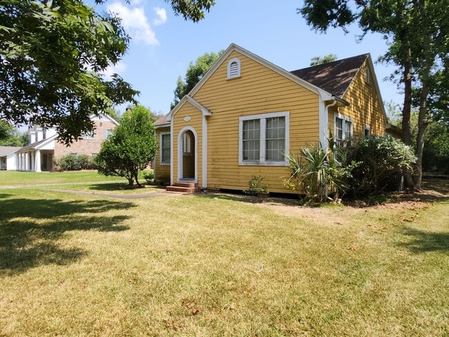 Building Photo - 4214 Ferndale Dr