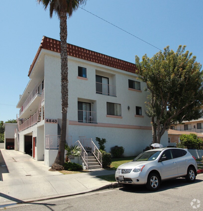Primary Photo - 4840 W 118th St