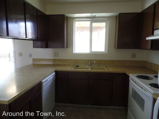 Building Photo - 760-780 White Cloud Dr