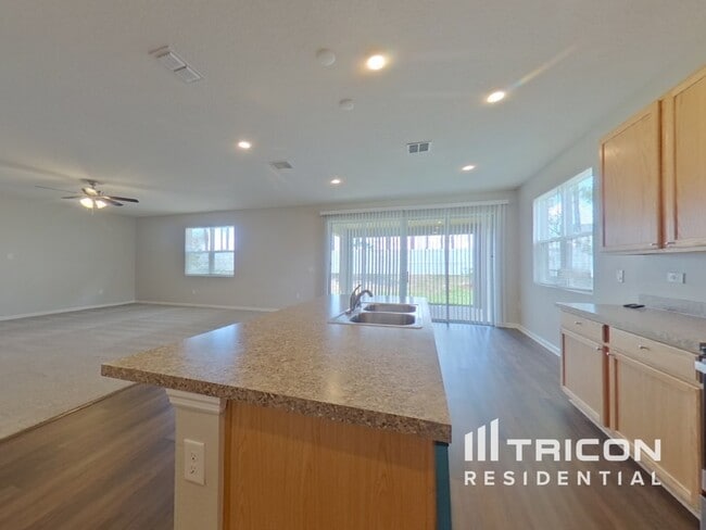 Building Photo - 31767 Broadwater Ave
