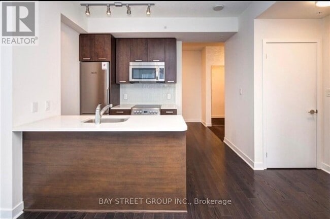 Building Photo - 295 Adelaide St W