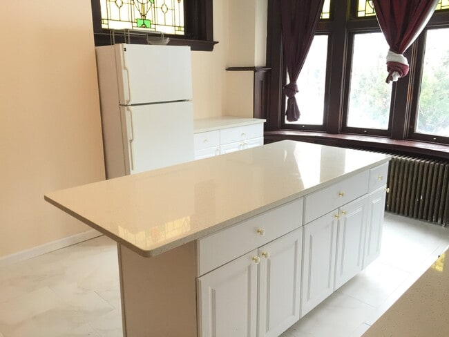 Photo - 746 Broughton St Apartment