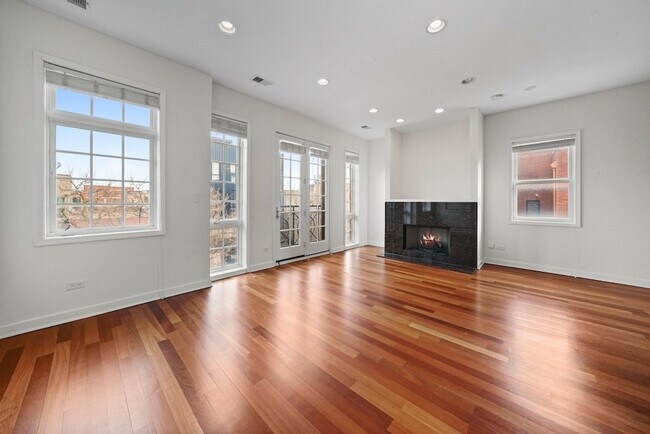 Foto del edificio - 1314 N Wicker Park Ave