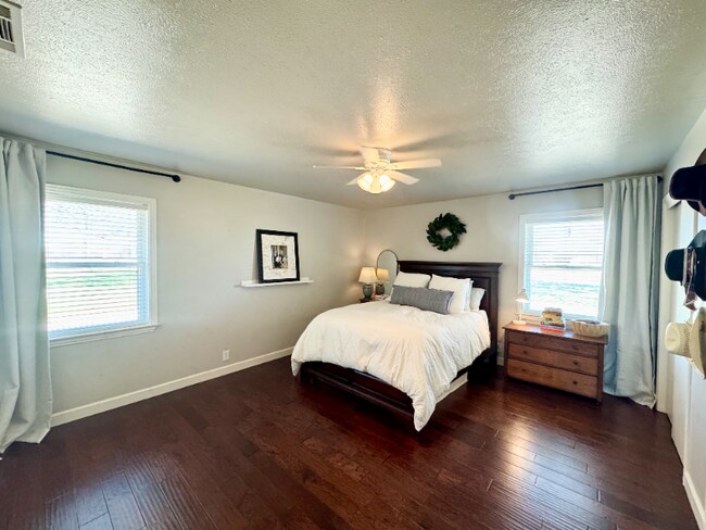 Foto del edificio - 880 Estelle Ln