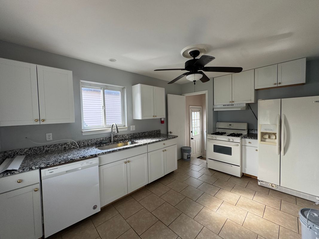 Building Photo - 19543 E 14 Mile Rd