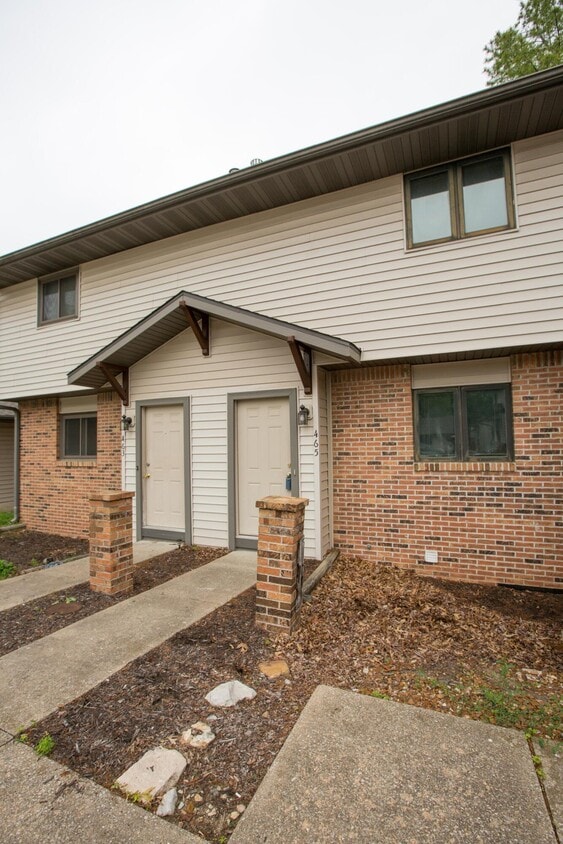Primary Photo - 465 Foxfire Dr