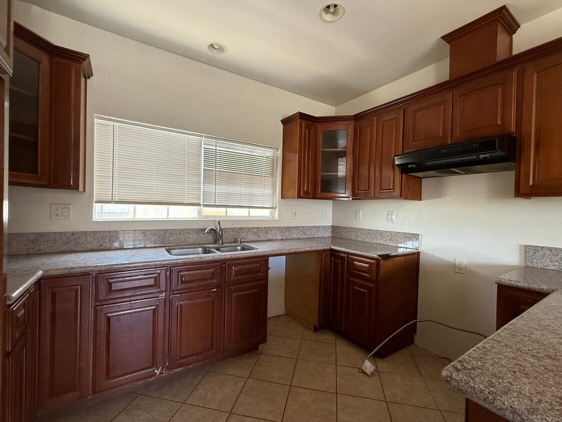 Primary Photo - 418 W 223rd St