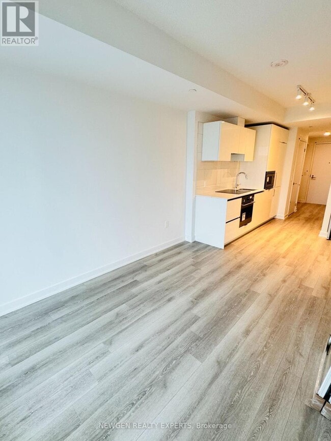 Building Photo - 230 Simcoe St