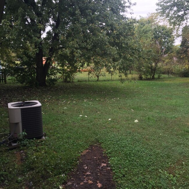 Building Photo - 3 Bed, 1 Bath, 1 Car Garage House for Rent...