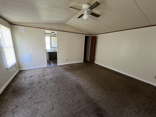 Building Photo - 736 Old Clemson Hwy