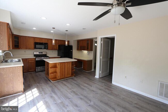 Building Photo - 5506 Irish Lord Pl