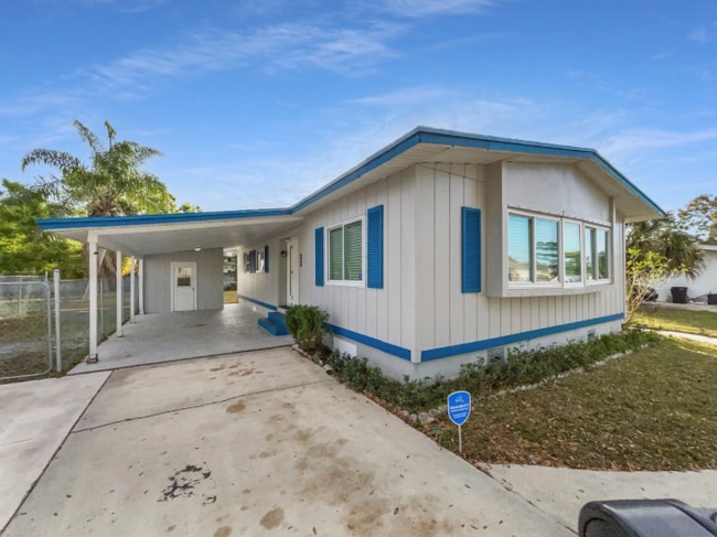 Building Photo - 409 Coconut Ave E