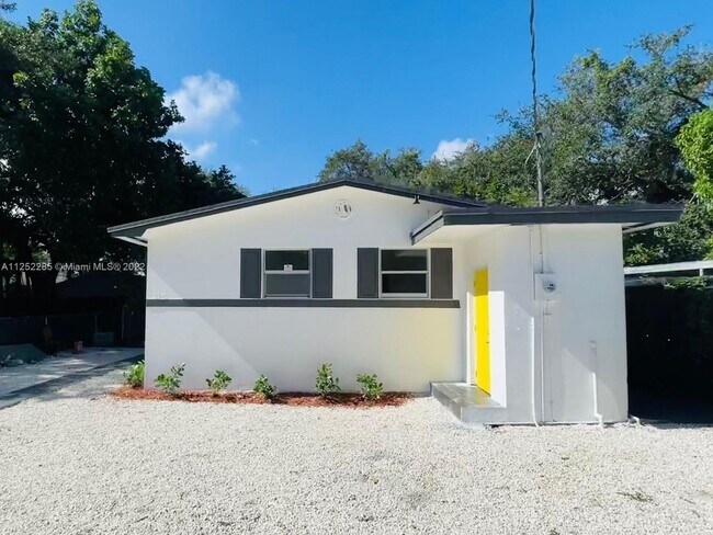 Foto del edificio - 5916 NW 5 Ave