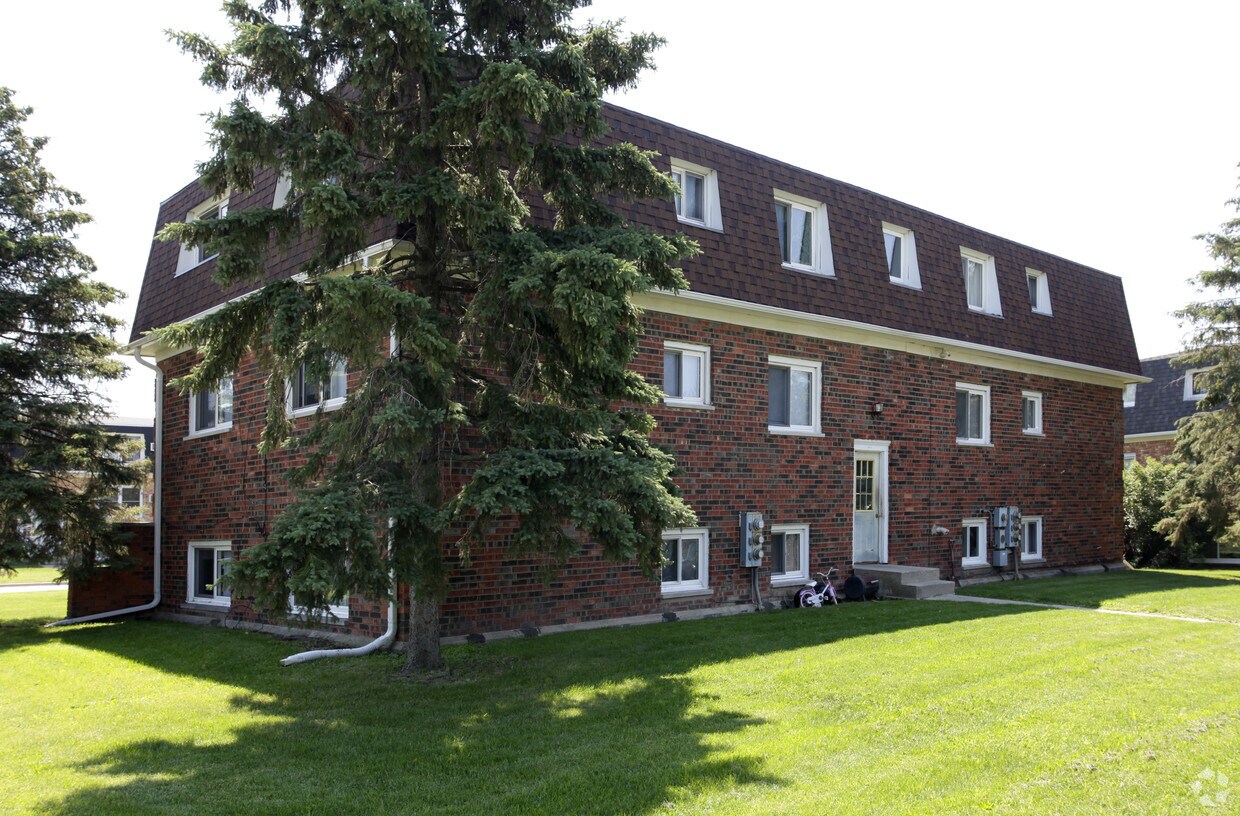 1411 Willow St, Sycamore, IL 60178 Apartments in Sycamore, IL