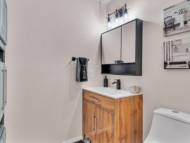 Foto del edificio - Single-level living at its finest! This co...