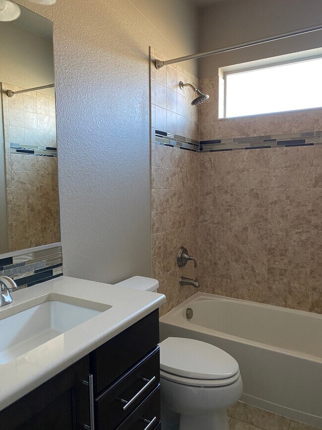 Building Photo - 3269 Waterfront Dr