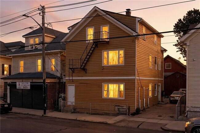 Foto del edificio - 555 Branch Ave