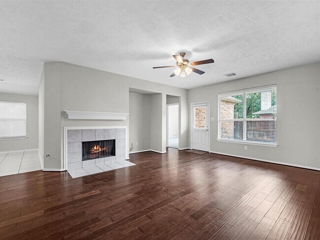 Foto del edificio - 23301 Tuttle Ct
